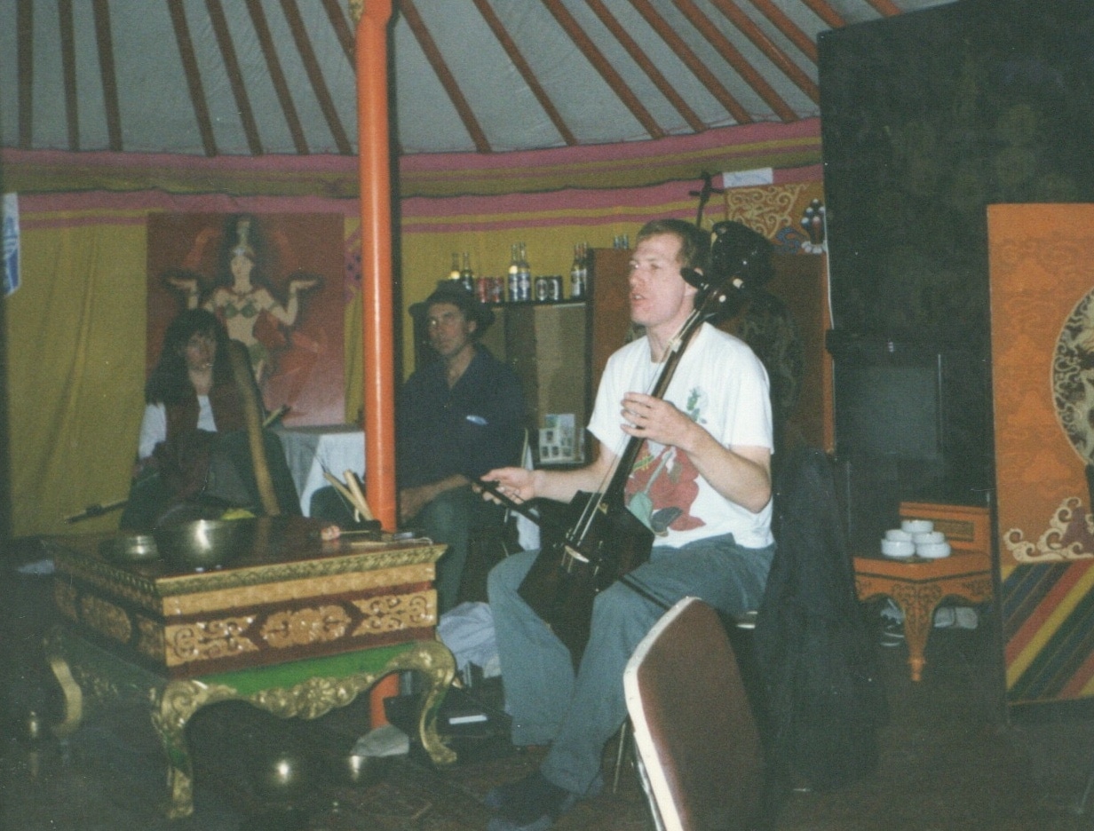 Michael Khoomii Singing at a Roadside Guanz